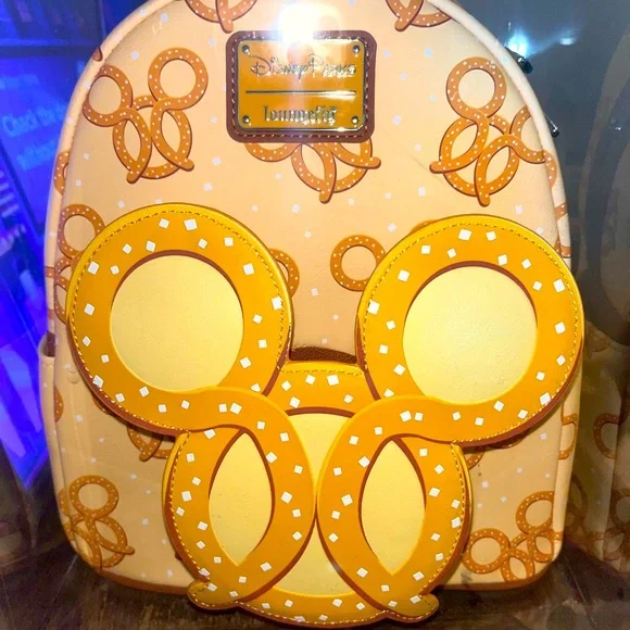 NEW LIMITED EDITION SCENTED BACKPACK Loungefly Scented Mini Mouse Backpack - Limited Edition | TikTok main image 3